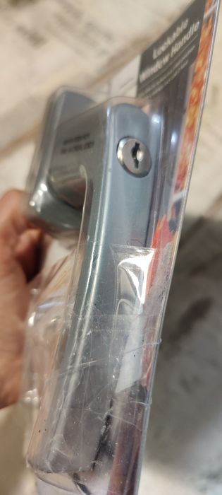 Maner inchidere cu cheie geam termopan