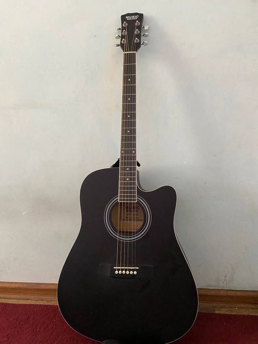 Musicbrand gitara sotiladi