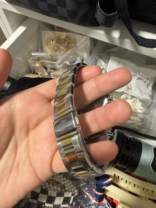 Продам часы наручные MK