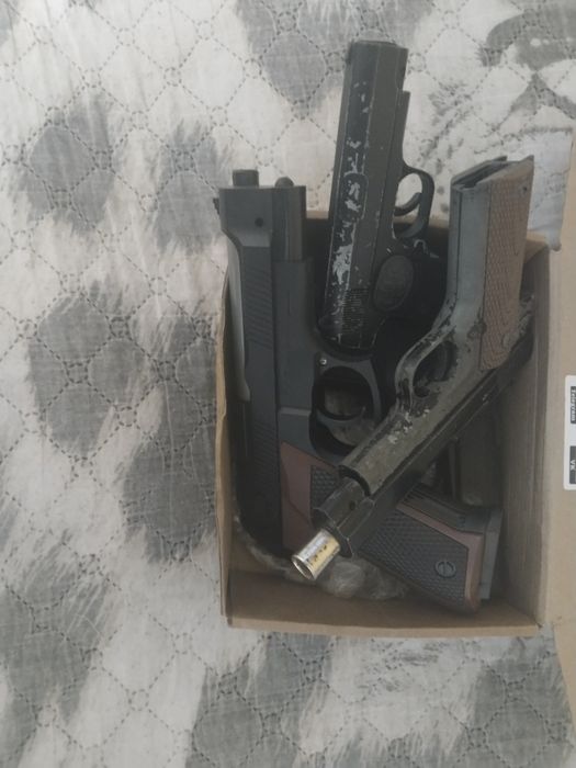 Продам пистолеты игрушечные Б/у