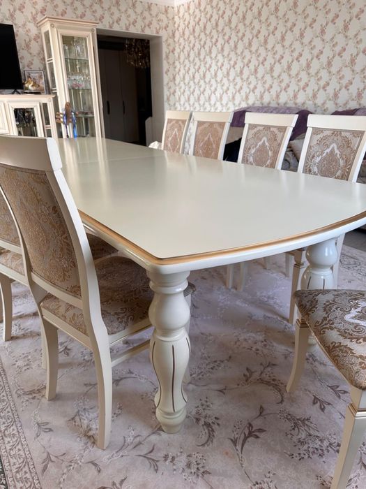 Продаю стол для гостинной