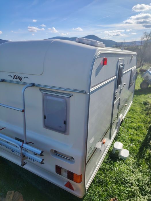 Продава се Каравана LUNAR KING 472