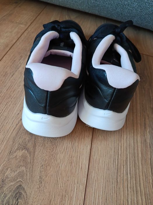 Дамски маратонки Nike