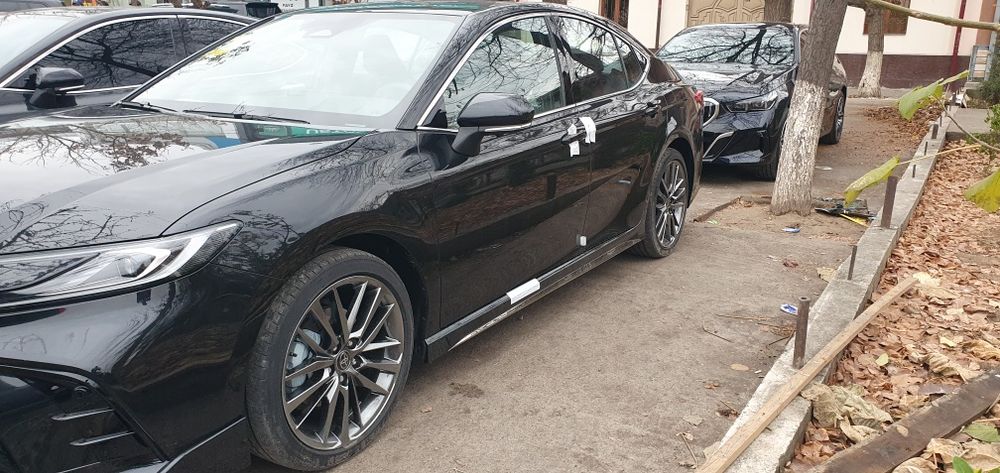 TOYOTA Camry. Gibrid 2.0L mator. Yili 2025. Yurgani 8. Narxi 46500