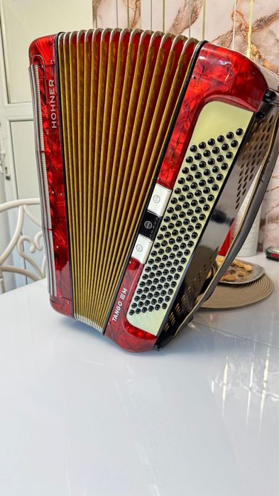 Acordeon Hohner Tango3M cu 120 de basi
