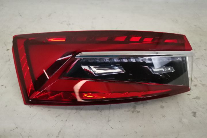 Стоп Ляво Крило Led Оригинален В Добро Състояние Шкода / Skoda Суперб