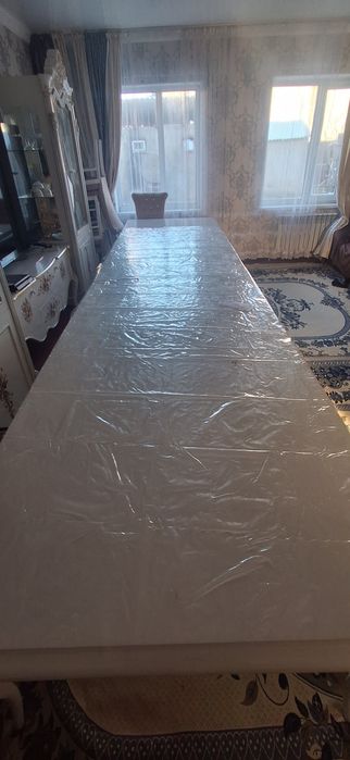 Стол для гостиной