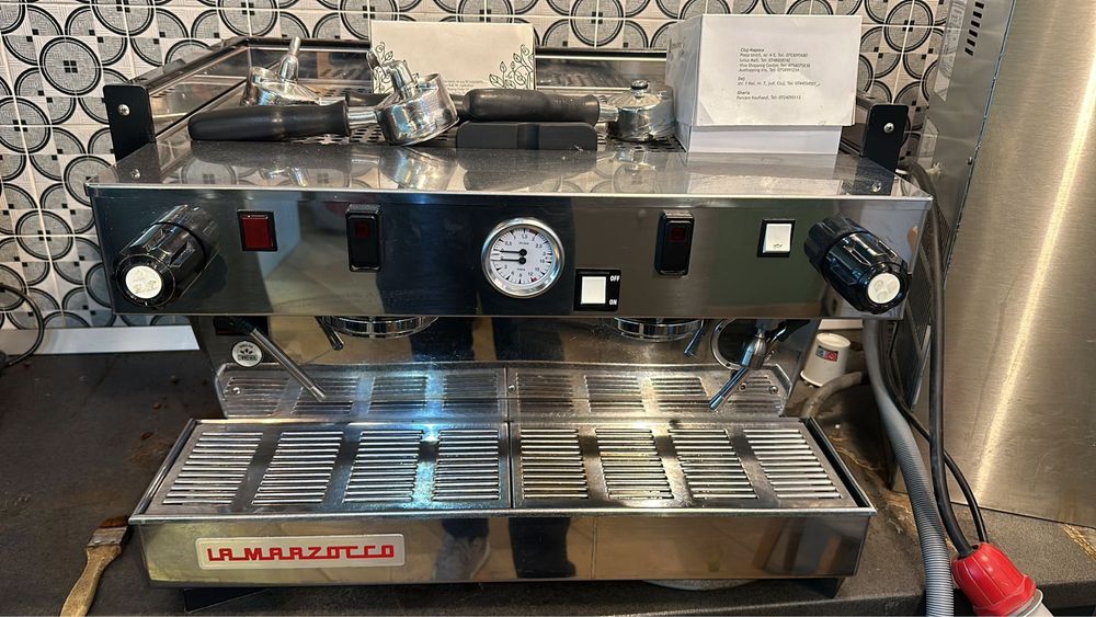 Espressor profesional La Marzocco 2 grupuri + râșniță La Marzocco Vulcano