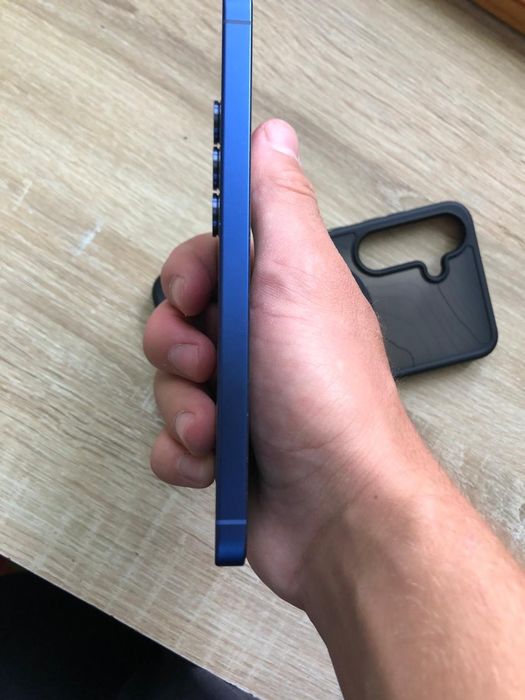 Vând Samsung Galaxy S25 128GB Navy Blue + Samsung Galaxy Watch 4 – Stare excelentă! Garanție 12 luni!
