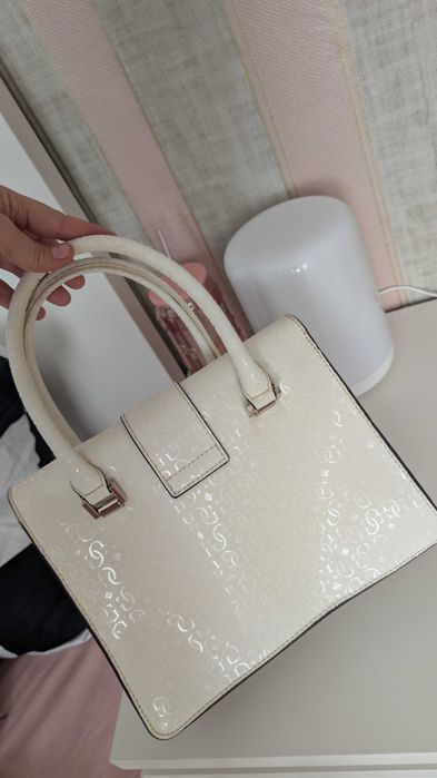 Guess - бяла чанта