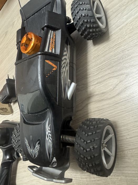 Vand masina cu telecomanda