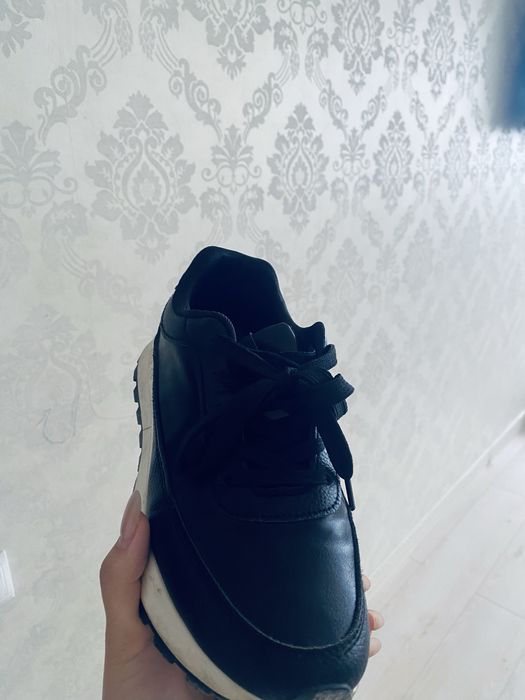 Базовые кроссовки