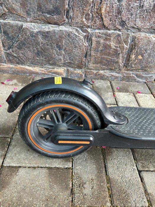 Trotinetă electrică E-Way E-350 – Anvelope Pline (Fără Pene), Stare Excelentă
