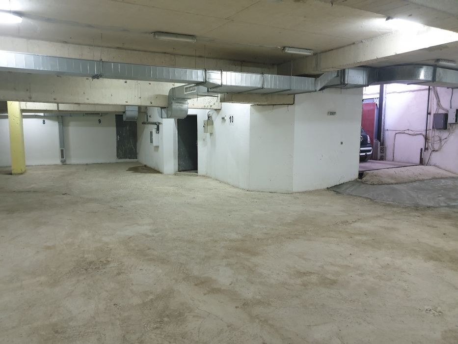 Продава се под земен паркинг