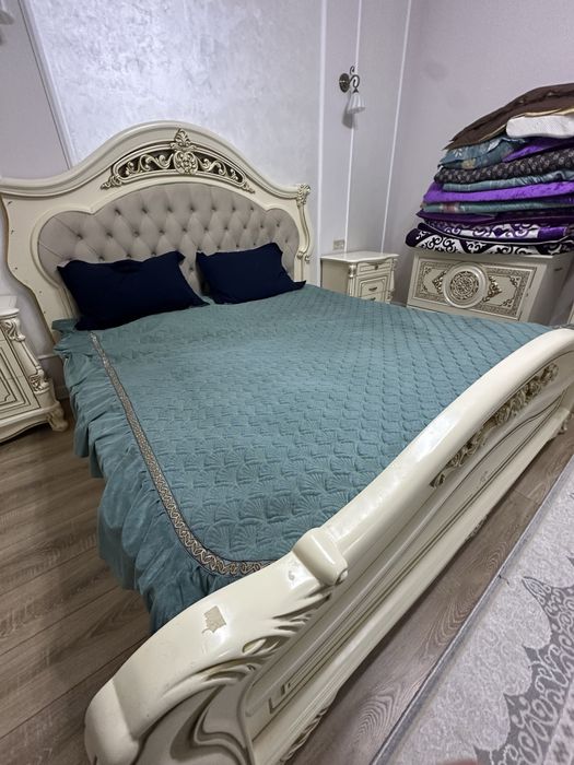 Продаю кровать и зеркалу