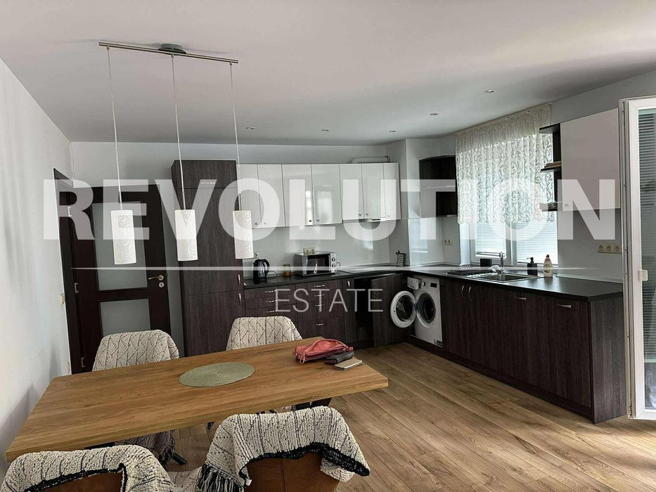 Дава се под наем Двустаен апартамент в Варна, Център - 55 кв.м за 575 € - Снимка #1