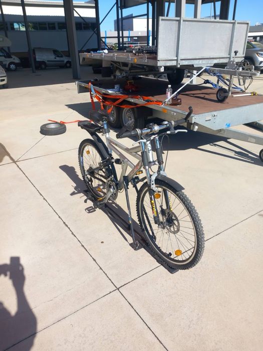 автомобилни стойки за велосипеди