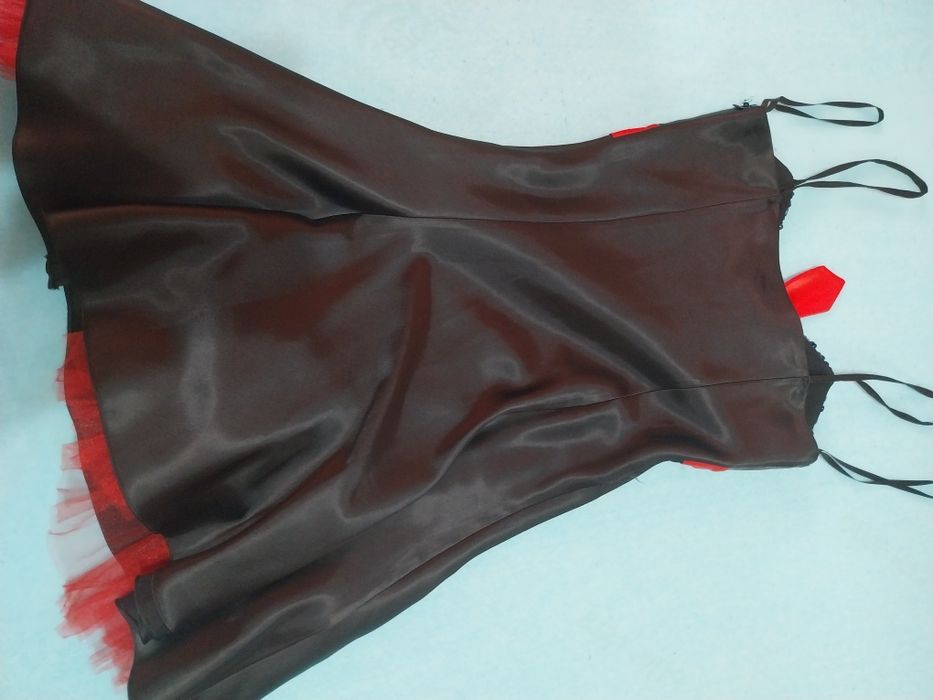 Rochie Ocazie Elegantă Negru-Roșu cu Corset, Paiete și Tul - Stil Retro/Banchet