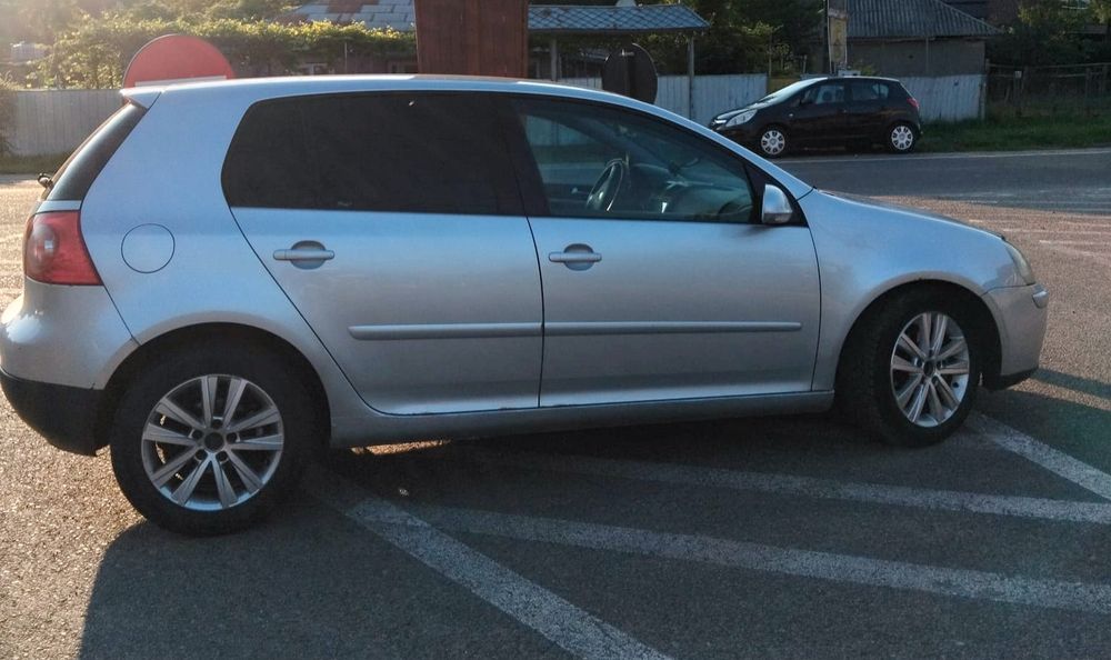 VOLKSWAGEN Golf 2004
