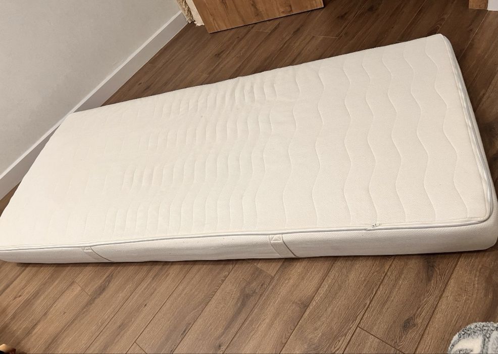 Матрас IKEA в отличном состоянии. Недорого.