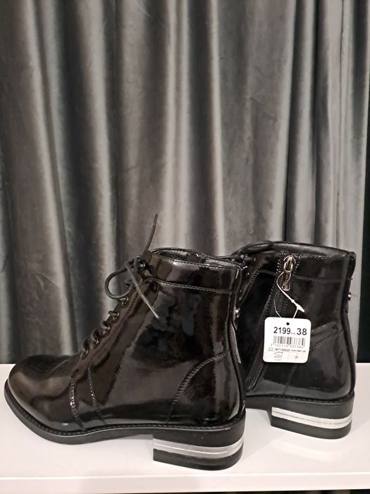 Продам  женские кожаные ботинки. Лакированные.