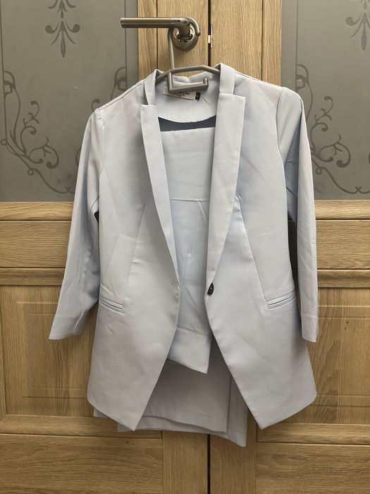 Платья, новые. Джинсы.