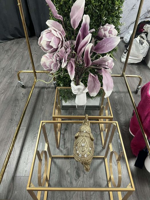 Златни маси 2 бр помошни със стъкло