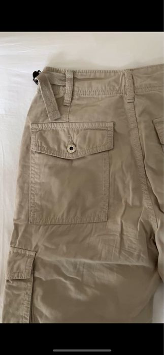Бежов карго панталон – удобен и стилен