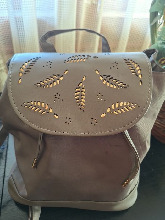 Дамска    раница