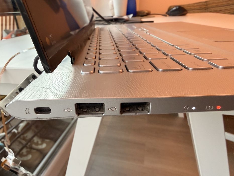 ASUS VivoBook 17 17.3 Full HD, i3, 12GB RAM, SSD 256GB, ecran NOU