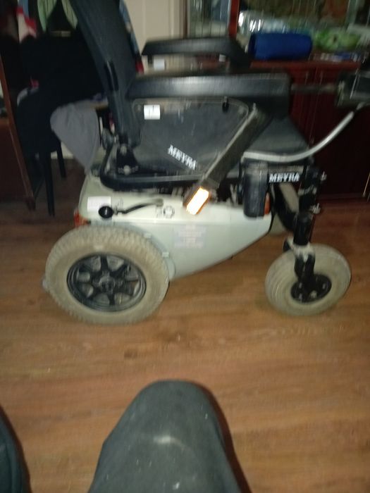 Cărucior electic MEYRA pentru persoane cu dezabilități