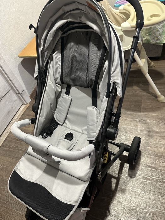 Продаю коляску , почти новую