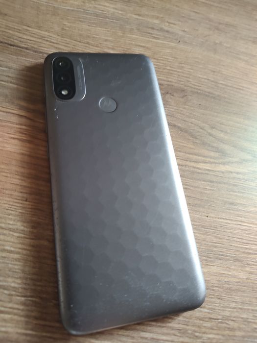 Продава Motorola E20