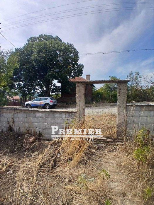 Къща с голям потенциал в село Загорци,