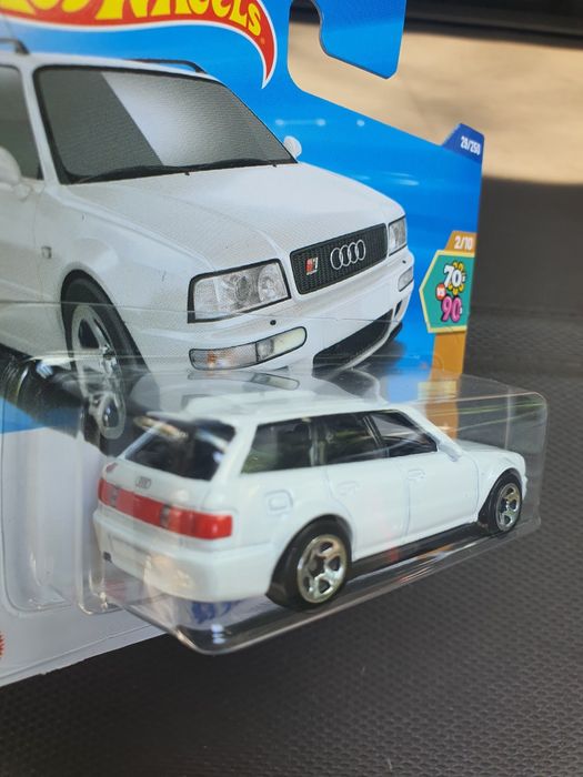 Колекционерски колички BMW 202, 94 Audi Avant RS32