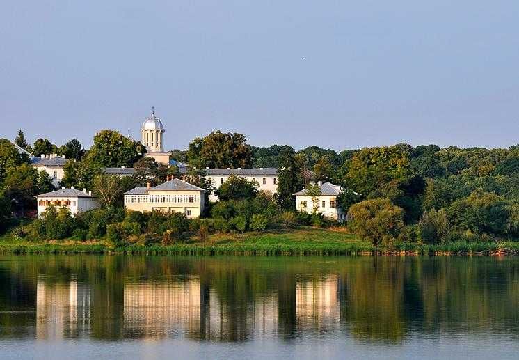 Teren privat intravilan Caldarusani langa lac