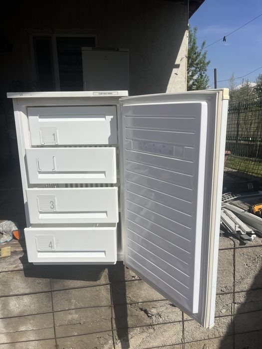 Продам два морозильника