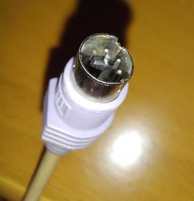 Продам мультимедийную клавиатуру Genius