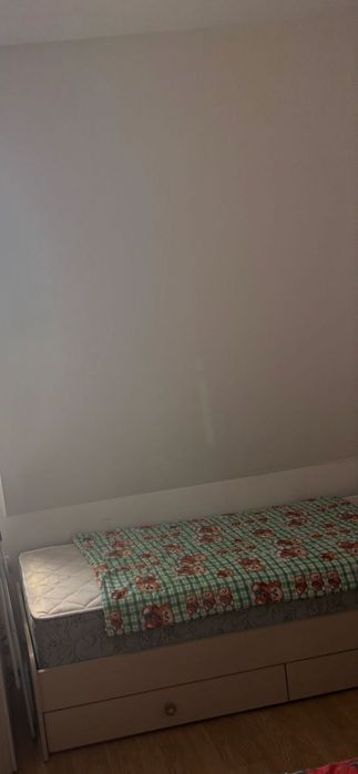 Детско легло с матрак и две чекмеджета за съхранение