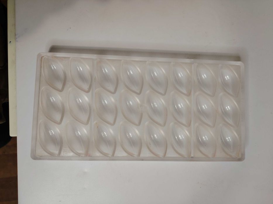 Поликарбонатни форми за шоколадови бонбони