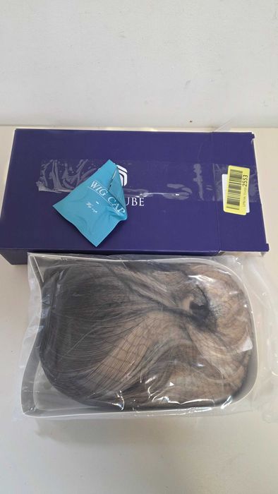Perucă HAIRCUBE blond ombre cu rădăcini închise, bob în straturi, sintetică