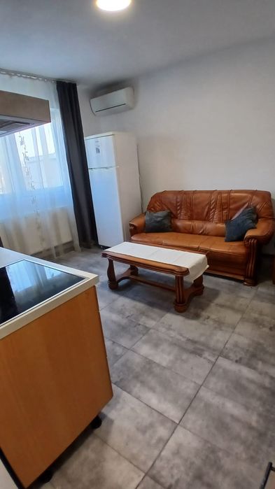 Inchiriez apartament