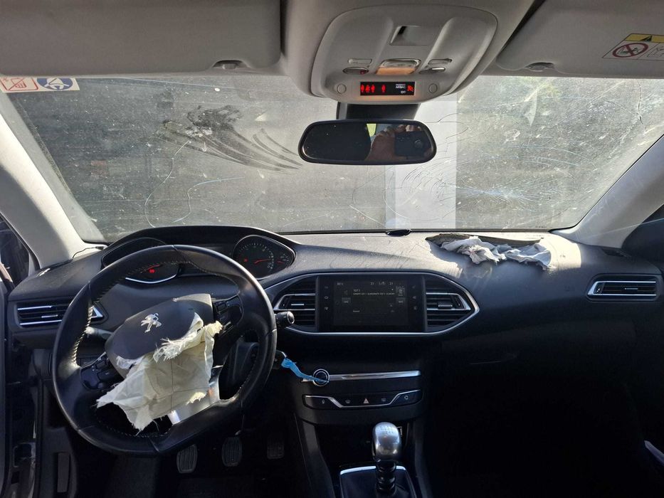 Vand masina Peugeot 308, SW,  avariata, an fabricatie -2014, motor diesel 1600 cmc