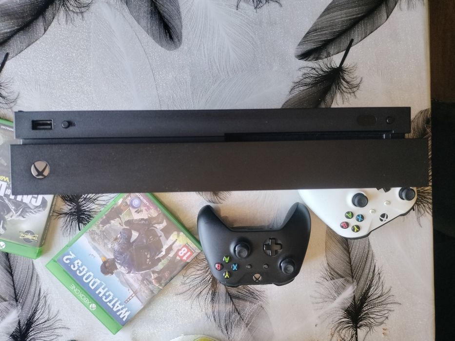 Xbox one X folosit de 4 ori perfect functional