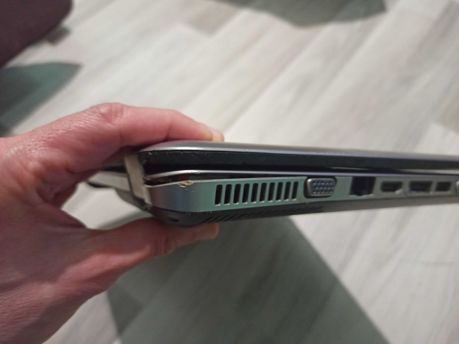Продавам лаптоп HP Pavilion dv7-4165dx 17.3-инчов - цял, за части.
