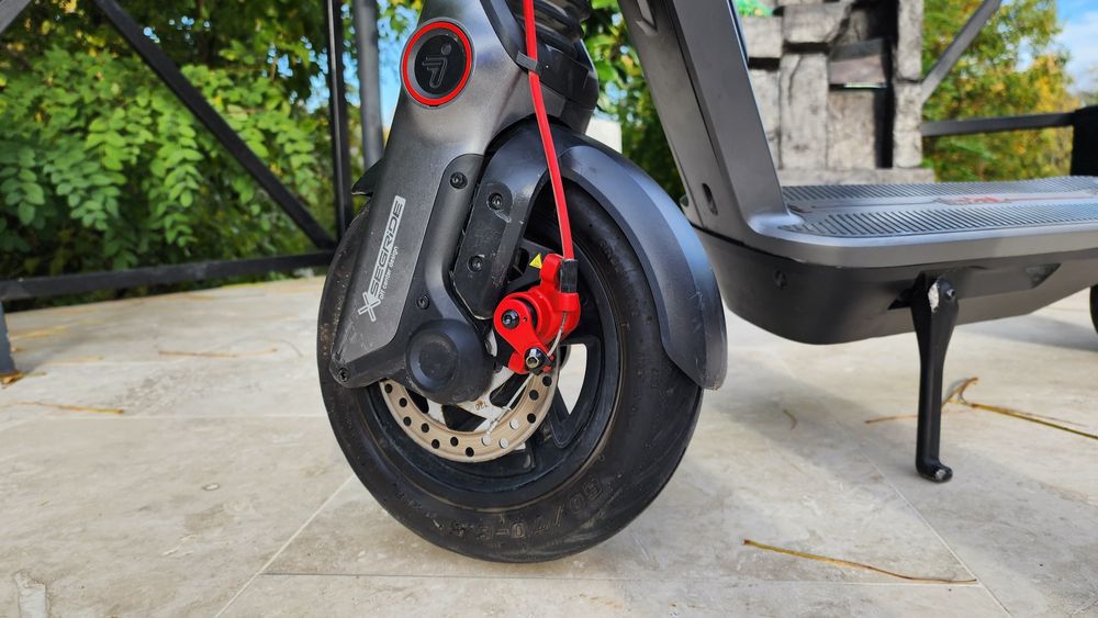 Vand trotineta electrica segway ninebot f3, cu cască.