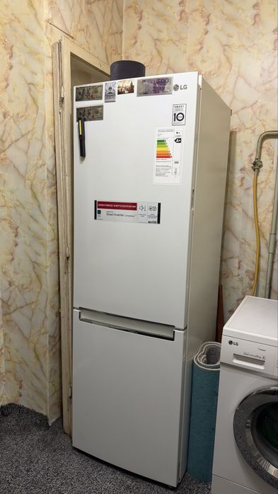 Холодильник все работае модель lg