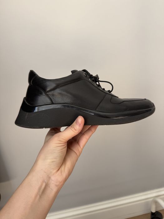 Кожаные кроссовки