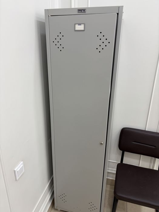 Шкаф металический для хоз.инвентаря