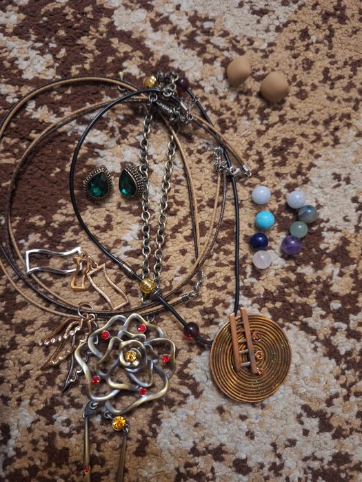 Сребърни обеци и естествени камъни-висулки